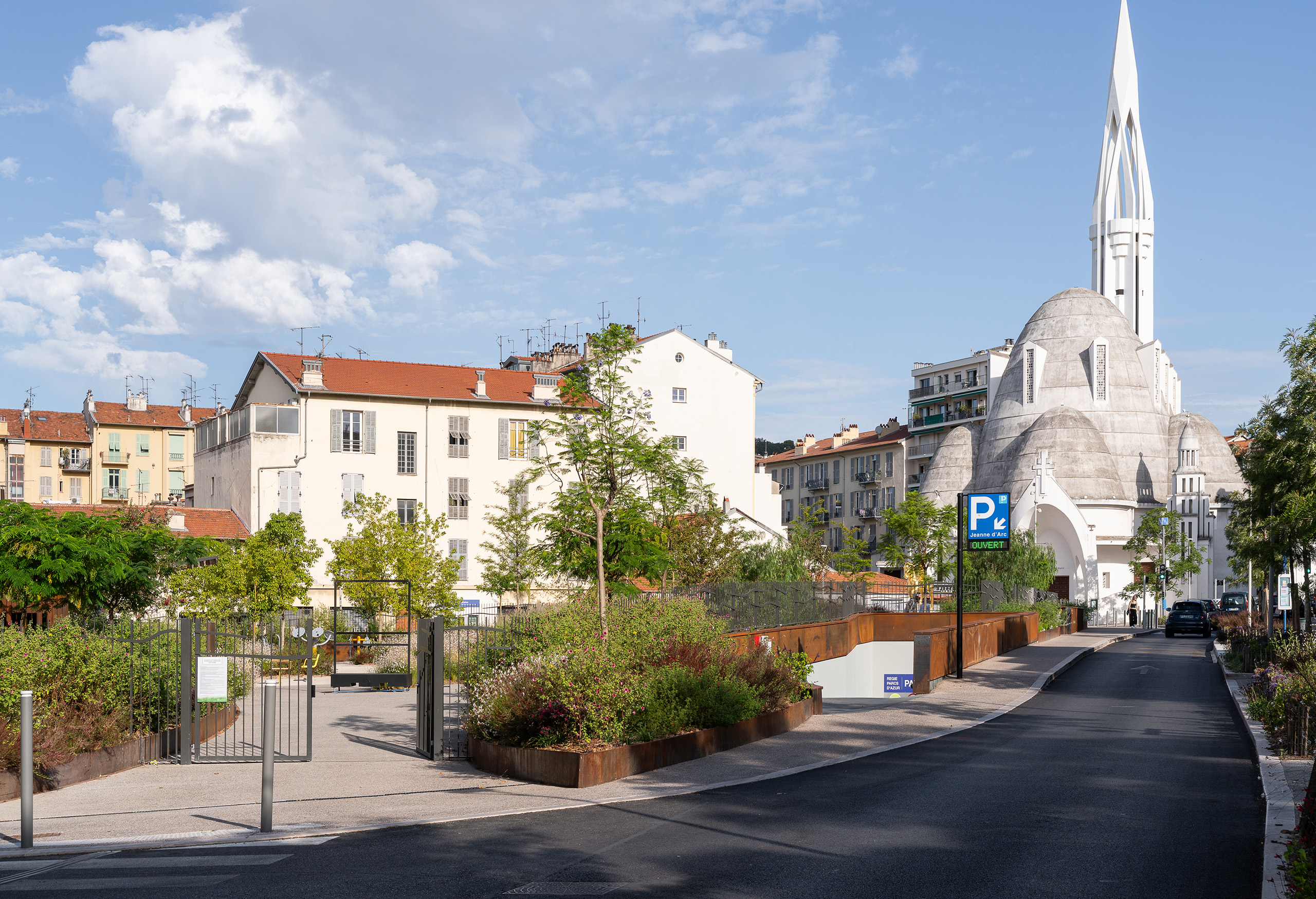 erades-bouzat-architectes-nice-parking-jardin