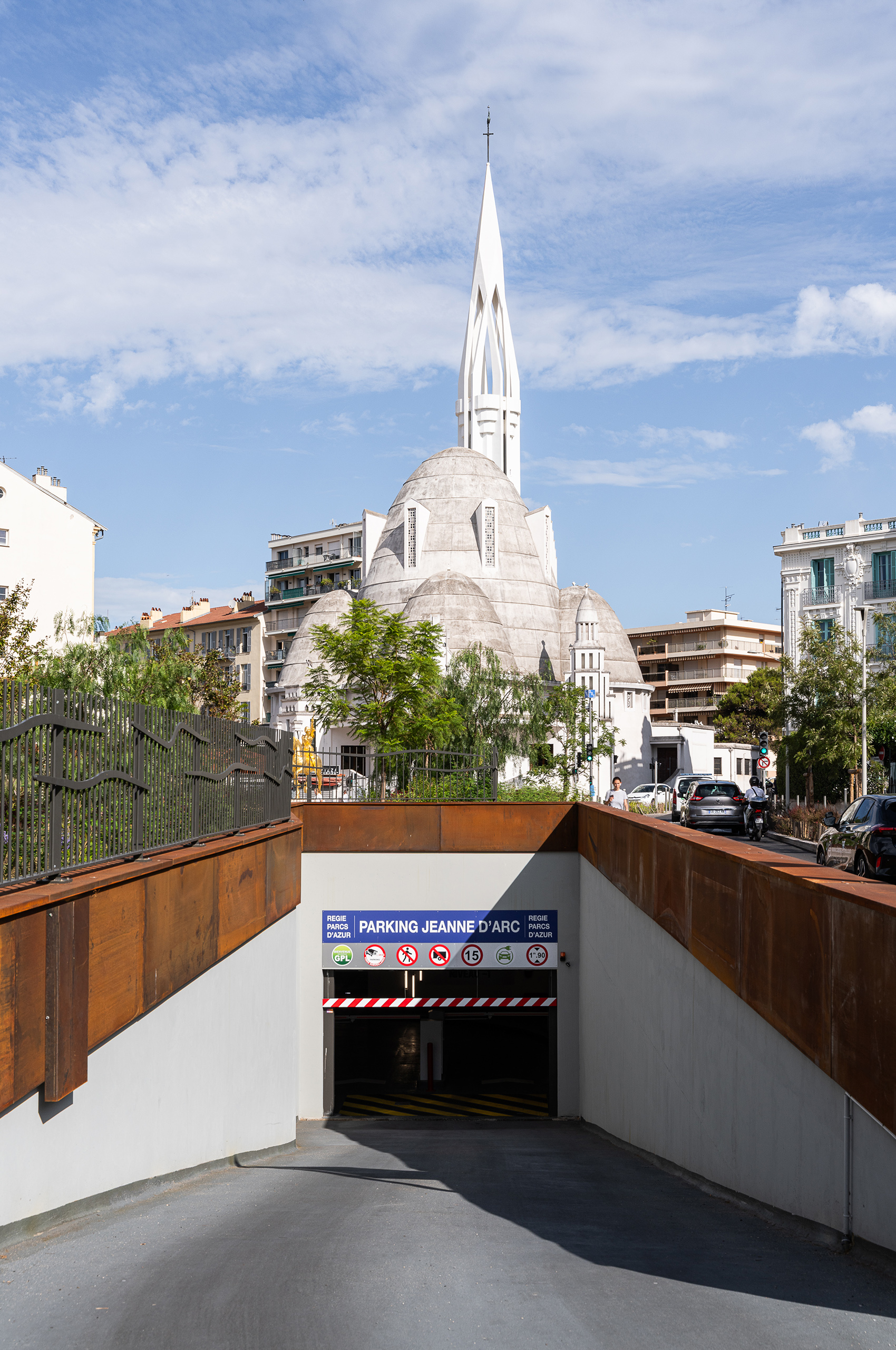 erades-bouzat-architectes-nice-parking-jardin