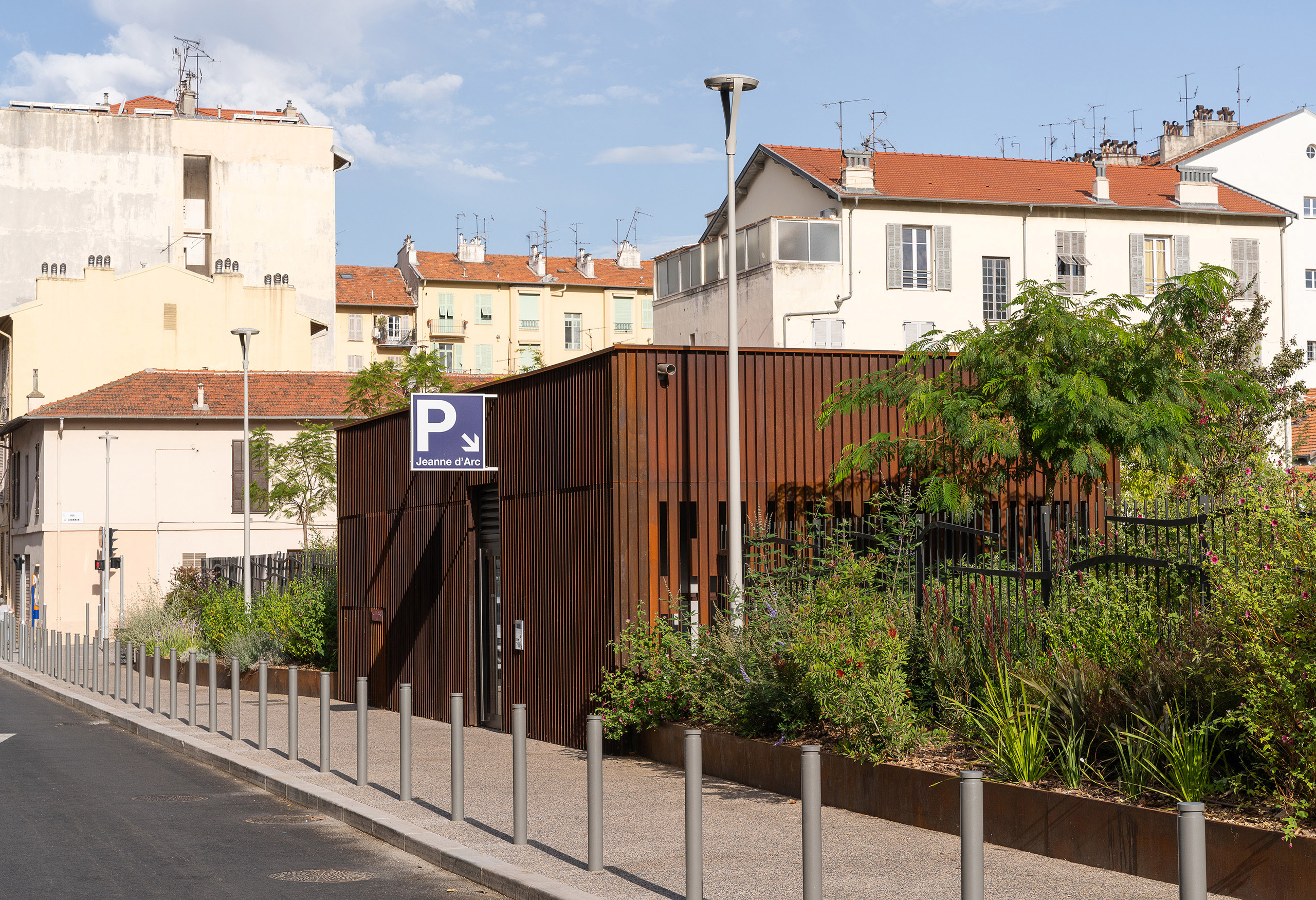erades-bouzat-architectes-nice-parking-jardin